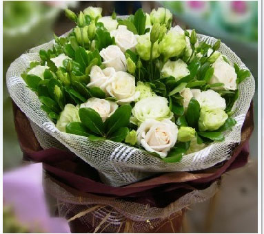 9枝白玫瑰/你是我的香奈儿