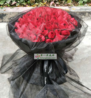 廊坊燕郊花店材料：99朵红玫瑰 搭配点绿叶  包装：高档黑色包装。黑色网纱 		 		 		 		 		 		 		 		