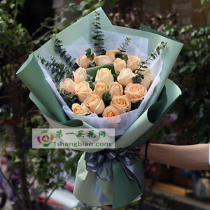 廊坊固安县花店材料：19朵香槟玫瑰，尤利叶等丰满  包装：内衬一层白色绵纸，外面墨绿色平面纸扇形包装 		
